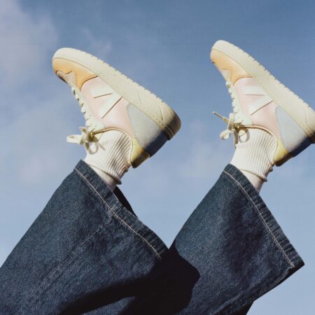 Veja V-10 leather petale