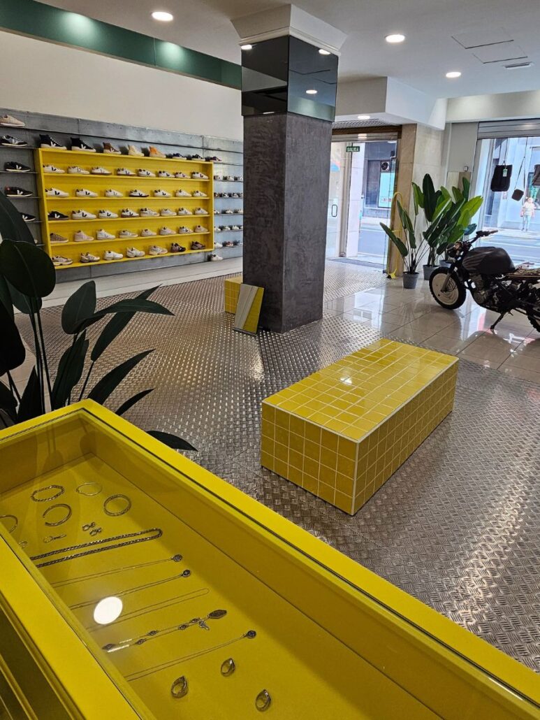 Regaliz Funwear Mesa y Lopez