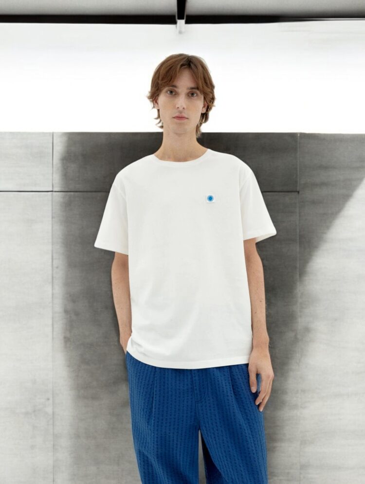 Camiseta blanca Sol azul