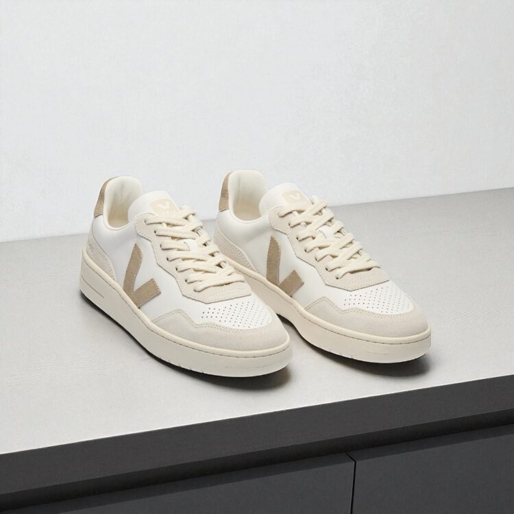 Veja V-90 white taupe