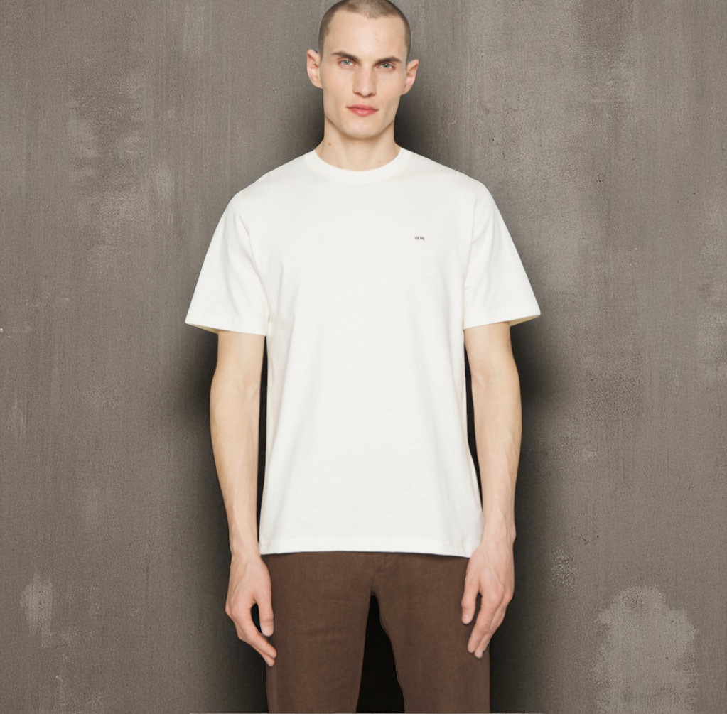 camiseta WWEssential white