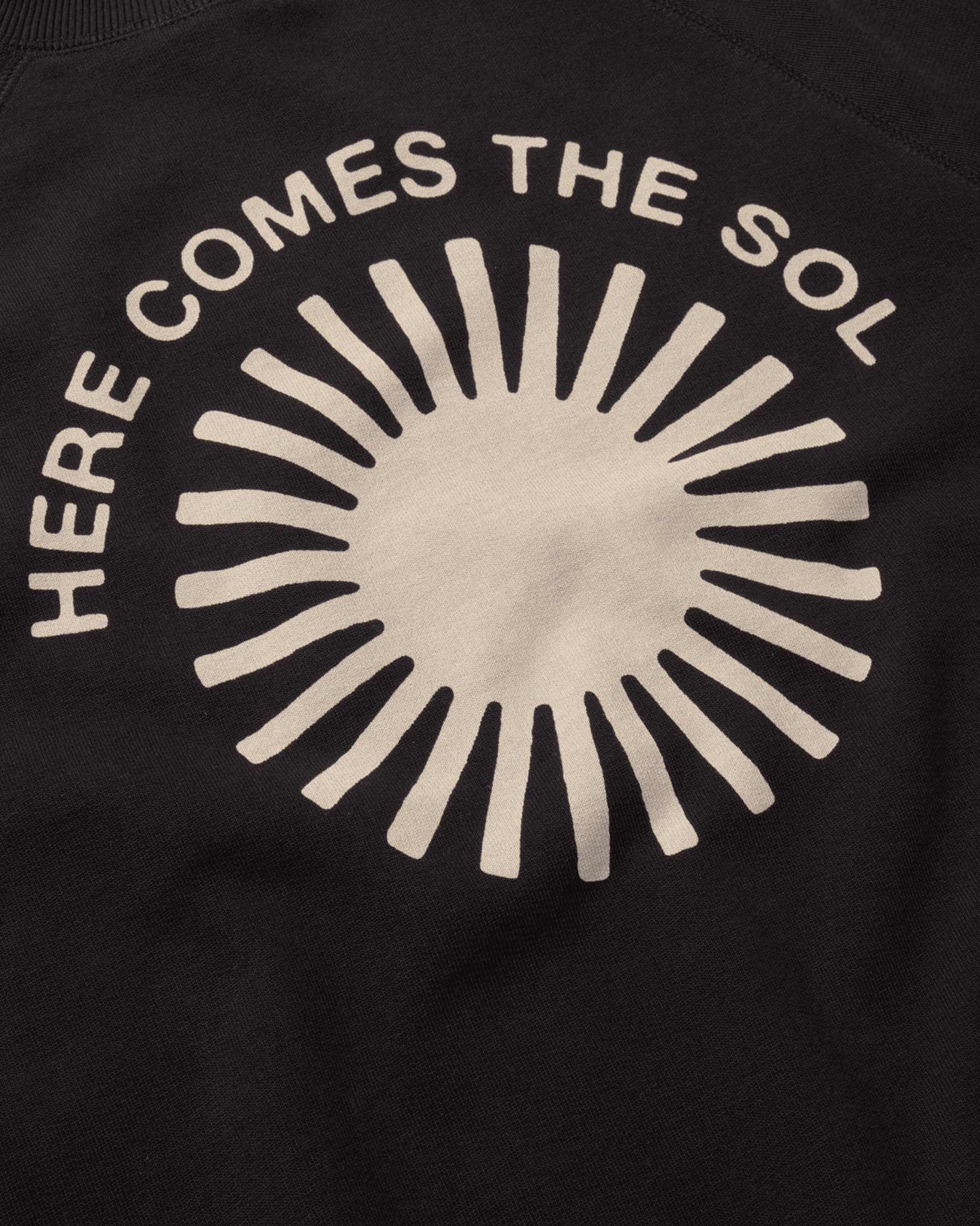 Sudadera negra retro sol