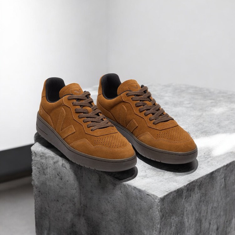 Veja V-90 suede cognac