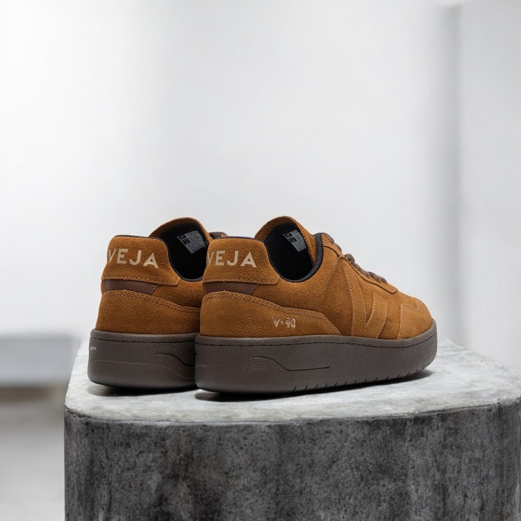 Veja V-90 suede cognac