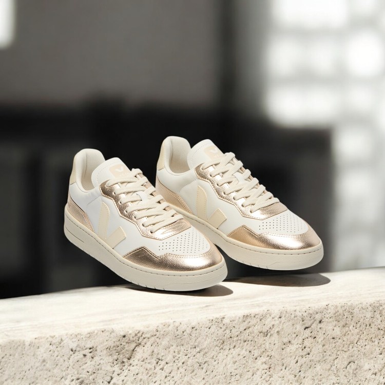 Veja V-90 white calcaire