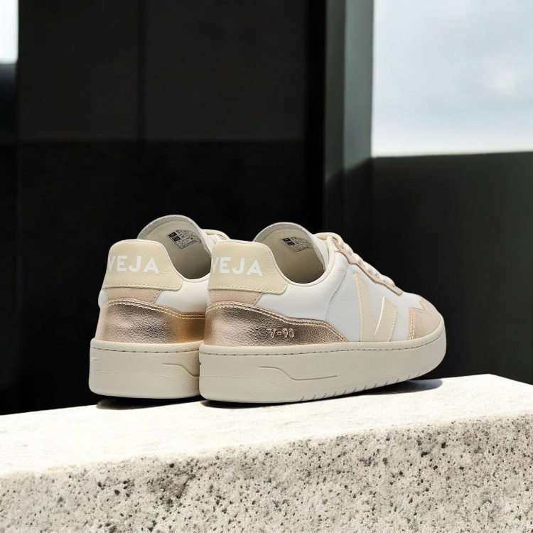 Veja V-90 white calcaire