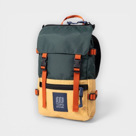 Topo Designs – Mochila Rover Pack Mini Forest Goldenrod