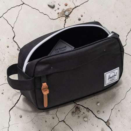 neceser Herschel Travel Kit Small 3L black-Colección Regaliz Funwear primavera verano SS2026