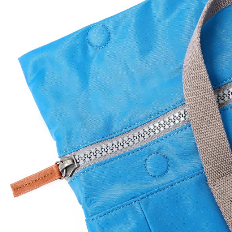 mochila Canfield B roll top Malibu blue nylon de Roka London