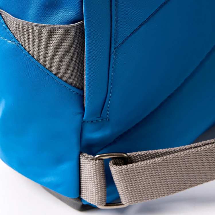 mochila Canfield B roll top Malibu blue nylon de Roka London