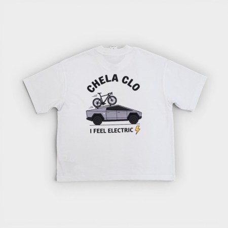 Chela Clo – Camiseta I Feel Electric White