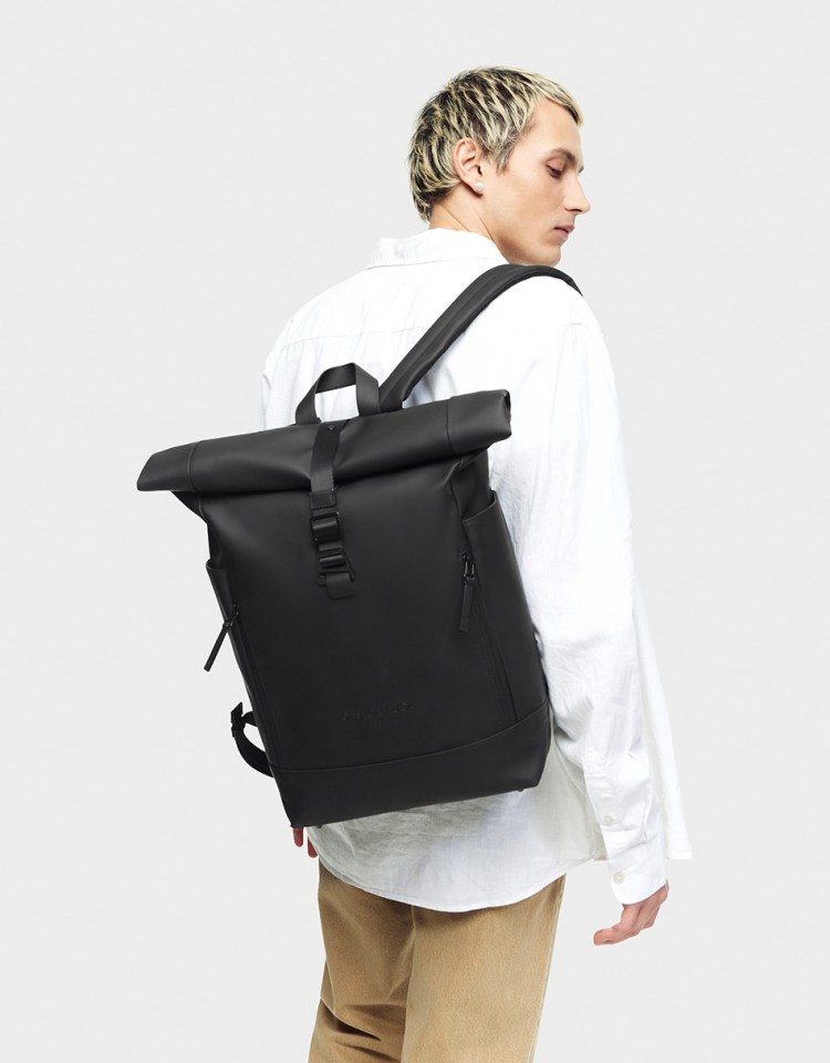 Gaston Luga – Mochila Spläsh Rolltop 14" Negro – foto 4