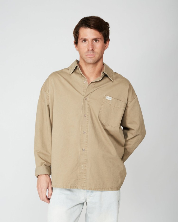 Old's Camisa Denim Verde – modelo frontal