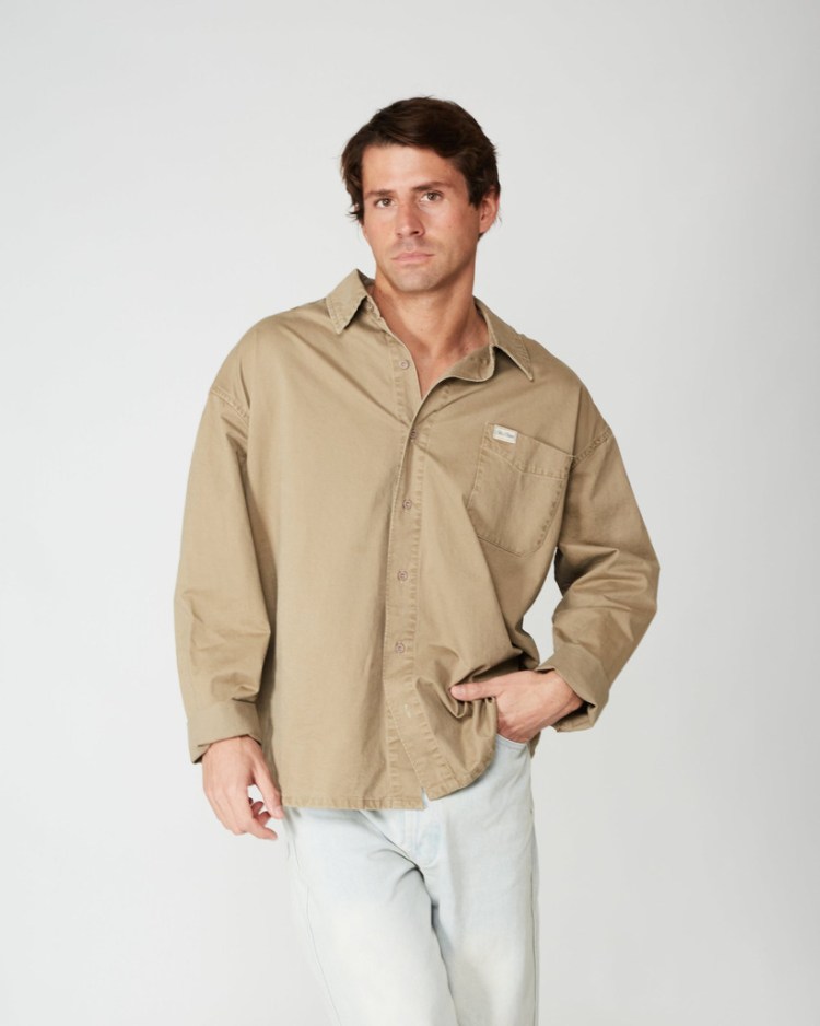 Old's Camisa Denim Verde – modelo frontal 2