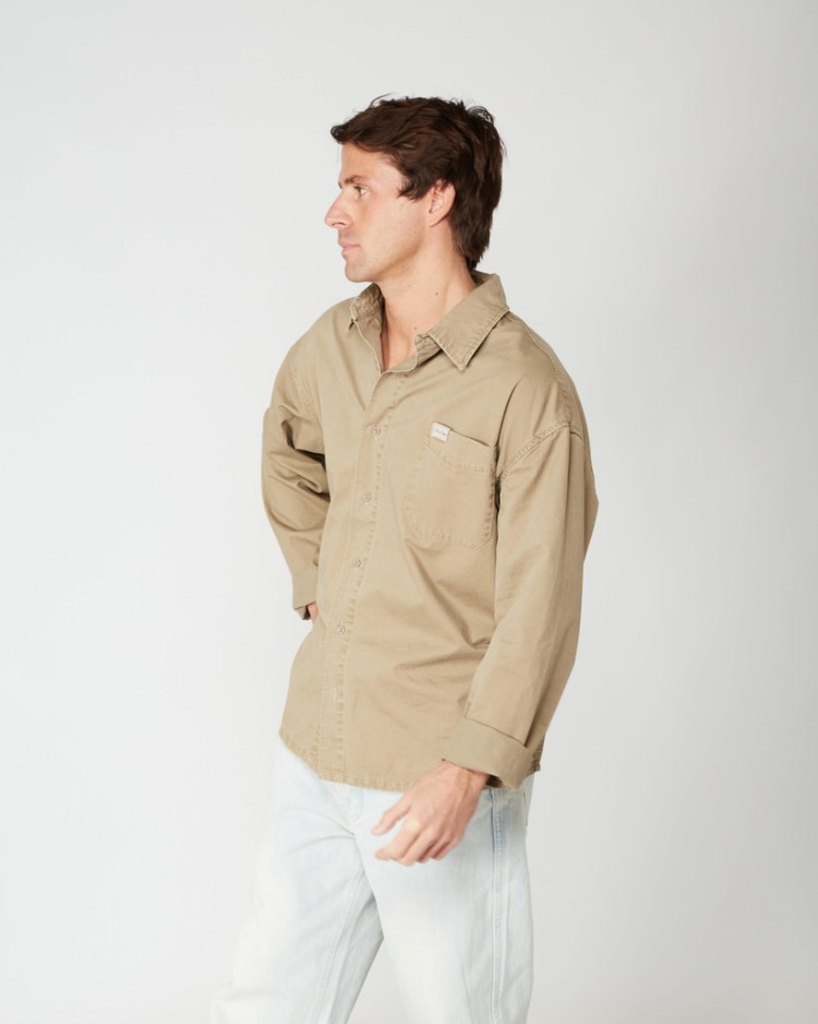 Old's Camisa Denim Verde – modelo lateral