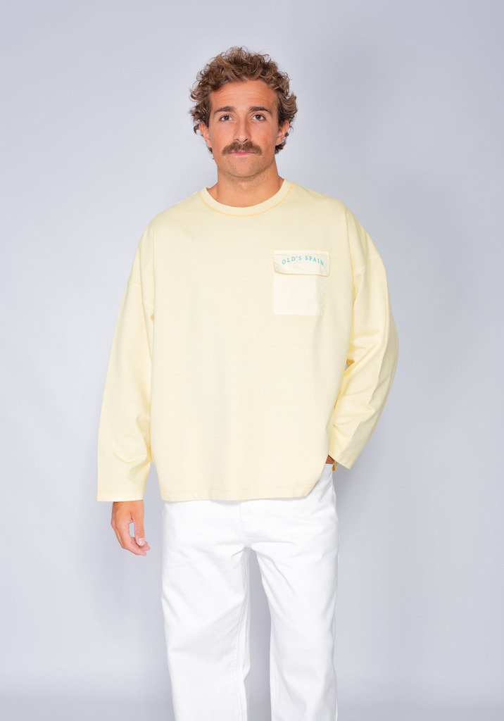 Old's Surfera Oversize Flic Amarillo – modelo frontal