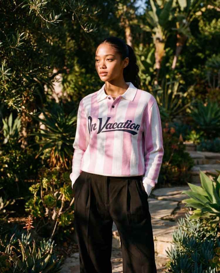 On Vacation Jersey de punto Retreat Striped Knit Polo Pink, vista con modelo