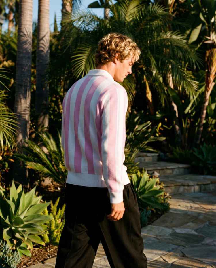On Vacation Jersey de punto Retreat Striped Knit Polo Pink, vista con modelo de espalda