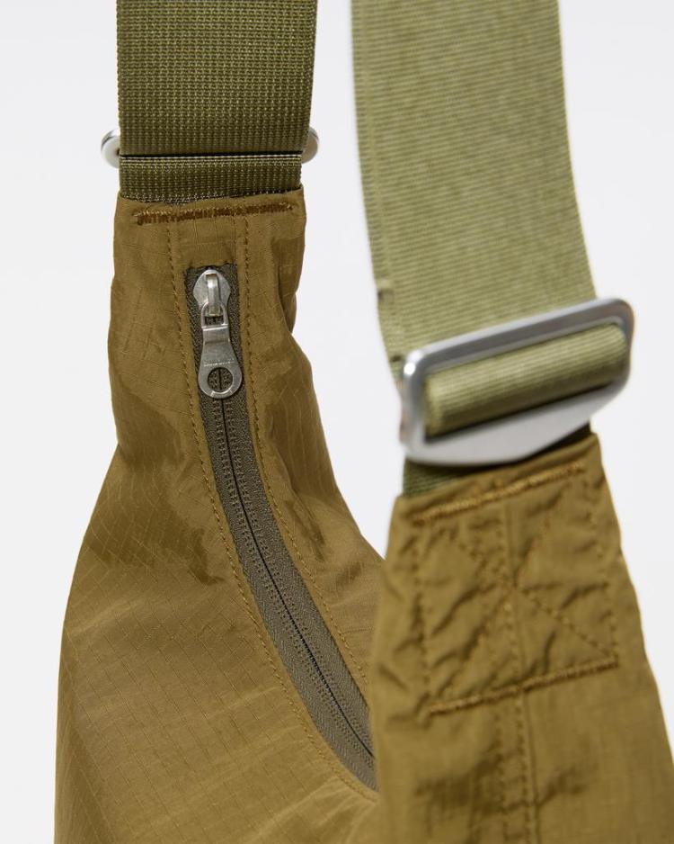 Sandqvist GRID Shoulder Bag Mini Military Olive – detalle cremallera