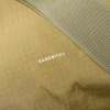 Sandqvist GRID Shoulder Bag Mini Military Olive – detalle logo