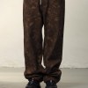 Pantalón Goodies Sportive Fake Tree marrón, vista frontal con modelo
