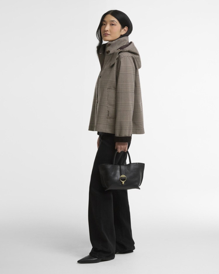 Vista lateral de la chaqueta corta Barbour Connie Showerproof