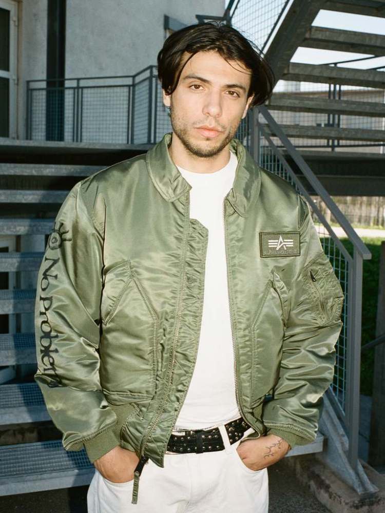 Chaqueta bomber No Problemo Ancient Findings x Alpha Industries - de frente, lookbook