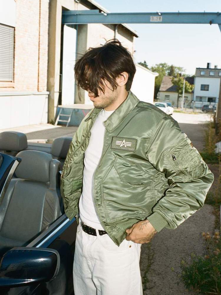 Chaqueta bomber No Problemo Ancient Findings x Alpha Industries - parche Alpha Industries en el pecho, lookbook