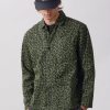 Service Works Patterned Easy Chef Shirt Green Leopard – vista 2