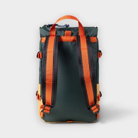 Vista trasera de la mochila Topo Designs Rover Pack Mini Forest Goldenrod con tirantes acolchados