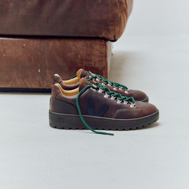 Veja Atlas Agate Black con cordones verdes