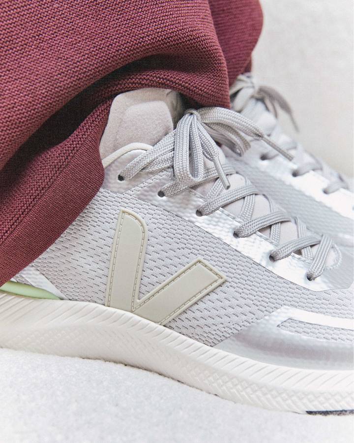 Veja Zapatillas Impala Engineered-Mesh grey pierre silver puestas