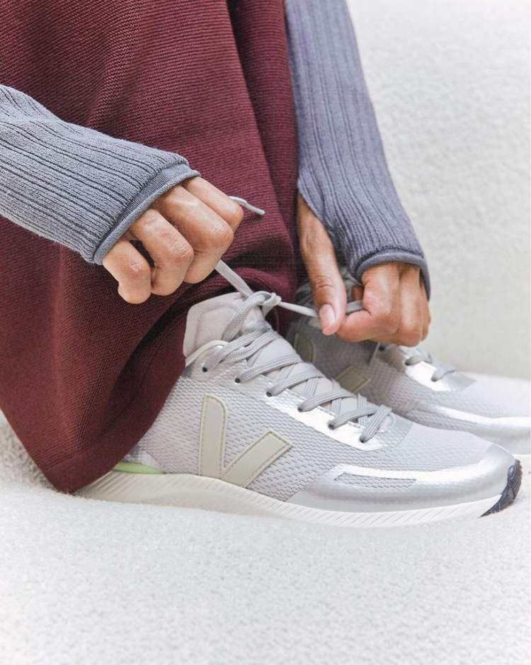 Veja Zapatillas Impala Engineered-Mesh grey pierre silver puestas
