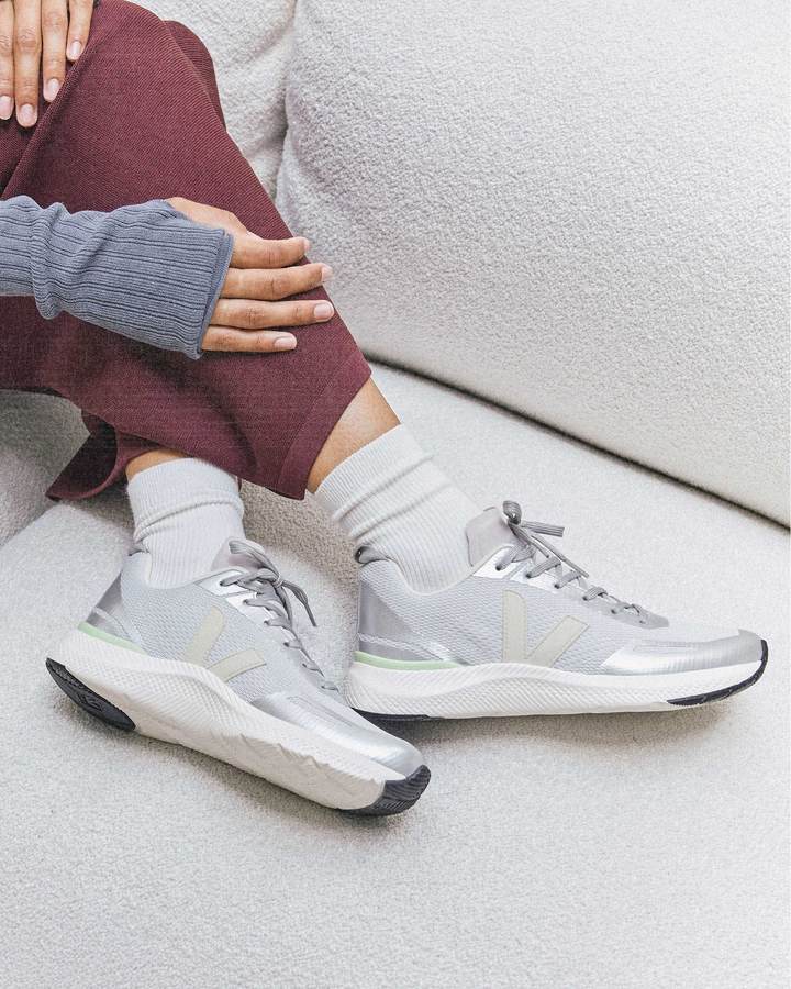 Veja Zapatillas Impala Engineered-Mesh grey pierre silver puestas