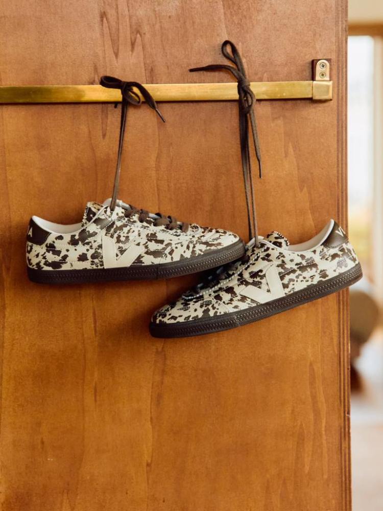 Veja Zapatillas Panenka Leather Pierre Wild Country puestas