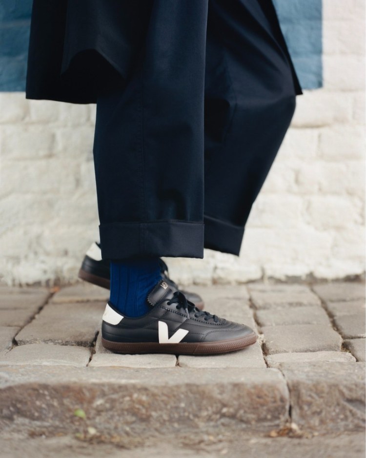 Veja Zapatillas Panenka leather black white puestas