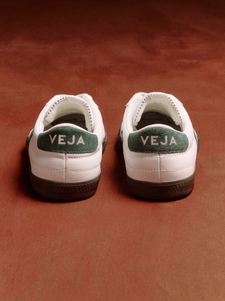 Veja Zapatillas Panenka leather white cyprus eagle bark puestas