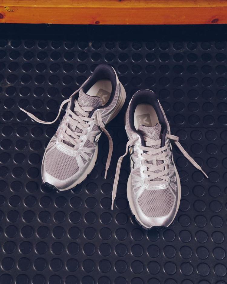 Veja Zapatillas Salar alveomesh pierre silver puestas